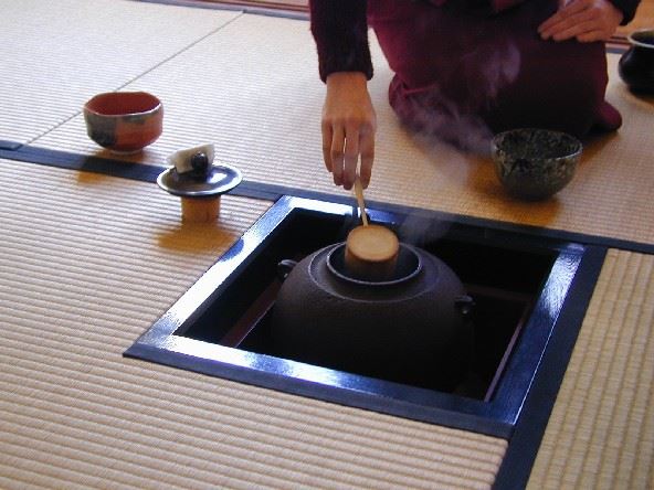 Image of a traditional Japanese Tea Ceremony. Image credit: Toshikata Mizuno, Public domain, via Wikimedia Commons 